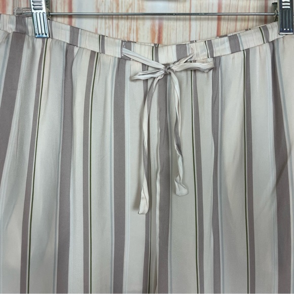 Grade & Gather Two Piece Striped Pajama Set (M/L) - Picture 11 of 16